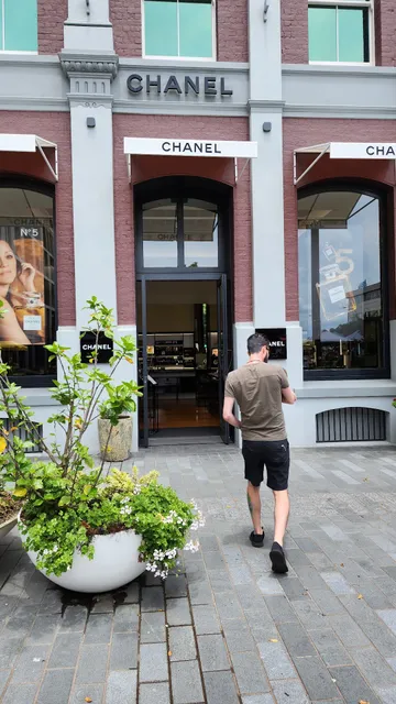 CHANEL FRAGRANCE & BEAUTY