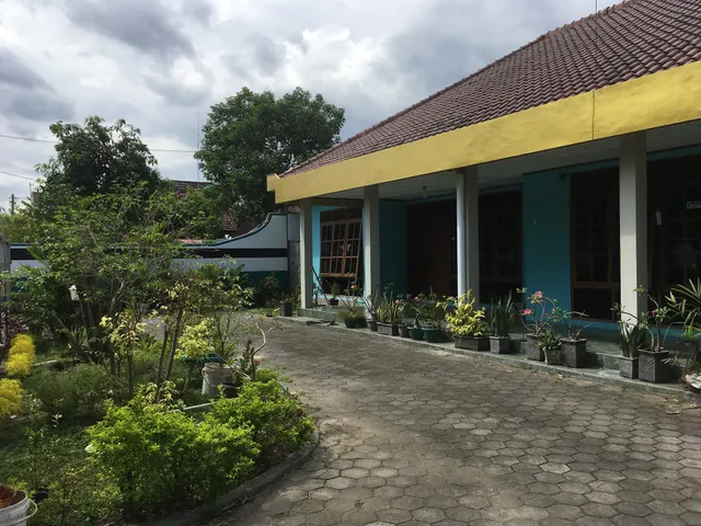 Lucky Putri - Pirikan Guest House