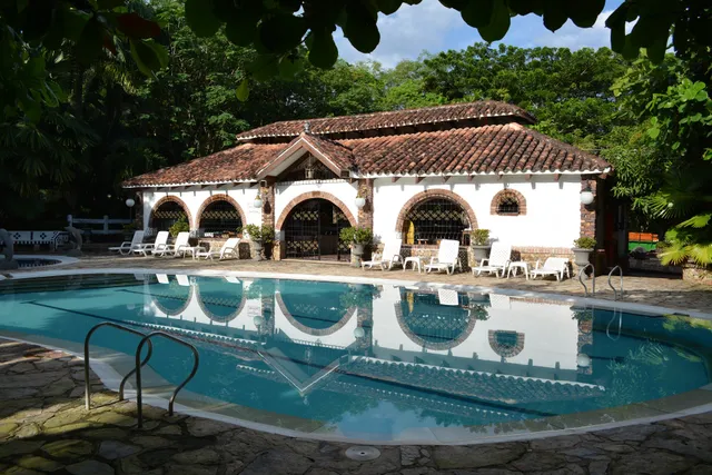Hotel Pueblito Español