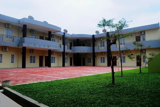 OYO 1927 The Village Syariah