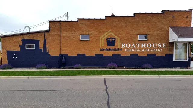 Boathouse Beer Co. & Boozery