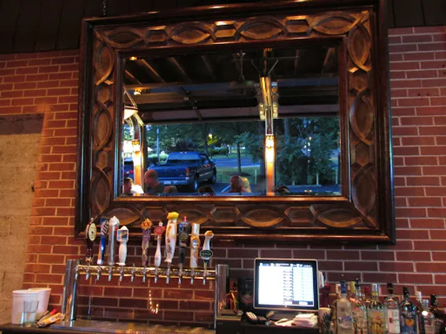 Poco's Restaurant, Bar & Comedy Cabaret