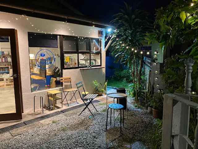 Sehidang Kopi & Buku di Rumah Galeri Melora