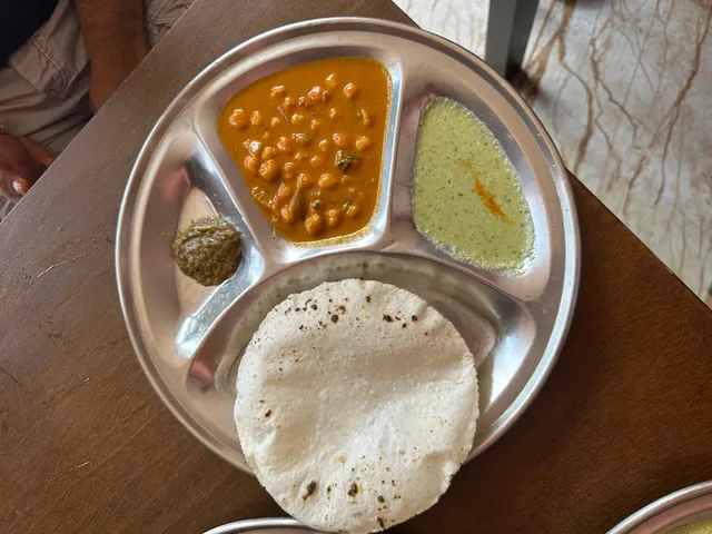 AKKI ROTTI HOTEL, Anemahal