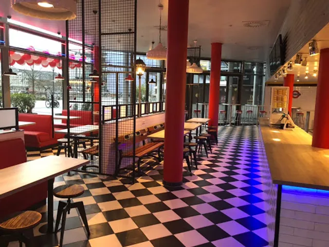 London Fish and Chicken Station am Boulevard