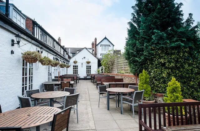 The Royal Hop Pole - J D Wetherspoon