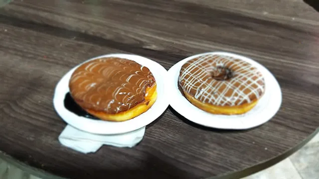 Mad Over Donuts Airport Cafe