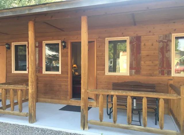 Riverside Motel & Outfitters