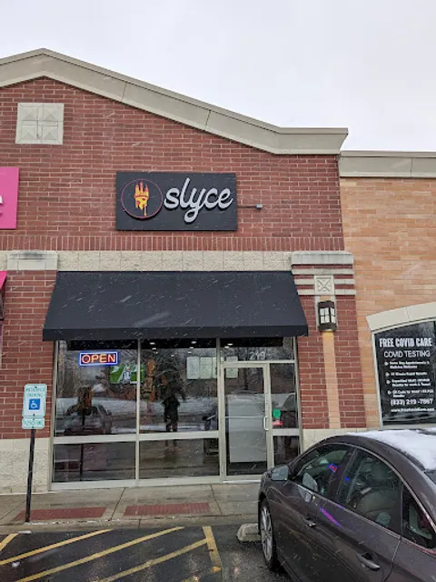 Slyce of NY (Pizza) - Lombard