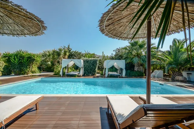 VALENA MARE LUXURY SUITES & APARTMENTS