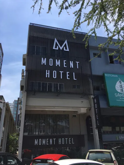 MOMENT HOTEL