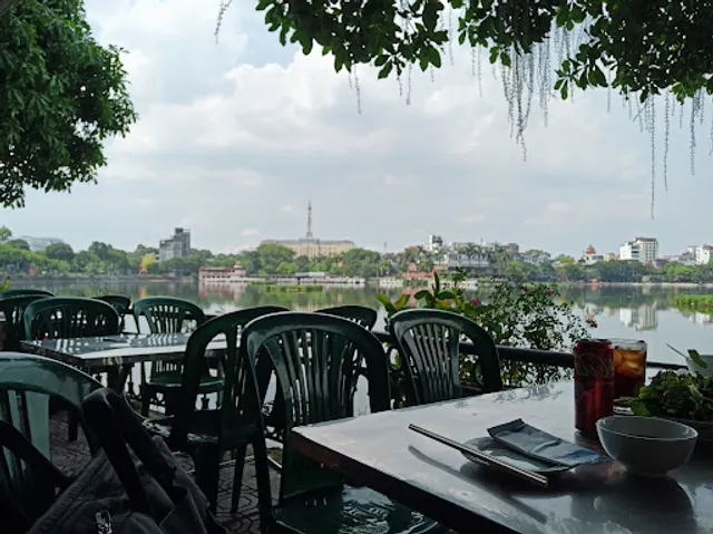 Nhà Hàng Bánh Tôm Hồ Tây