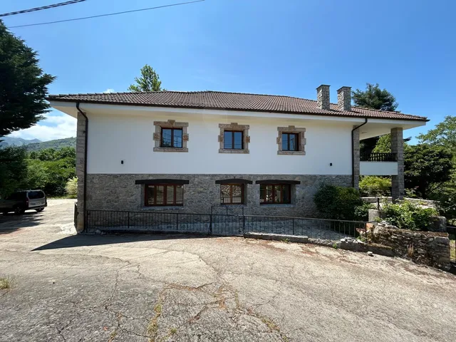 Casa rural raíz y cumbre
