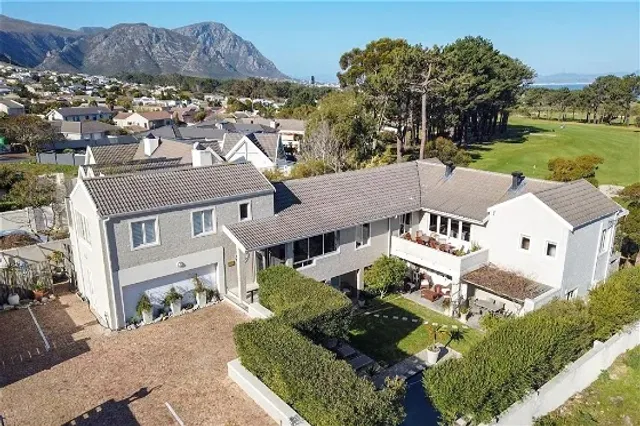 Hermanus Lodge on the Green