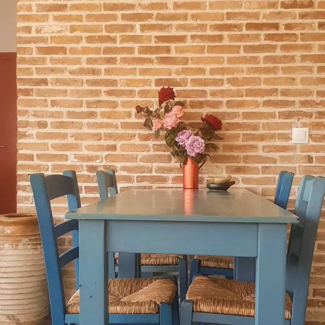 Το παλιο βενζινάδικο The old petrol station