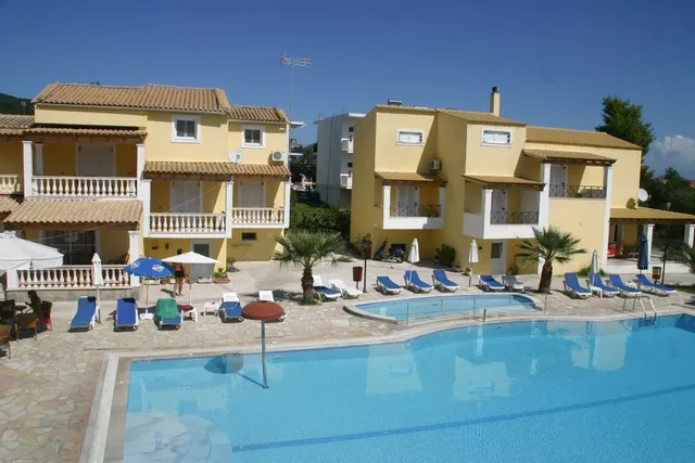 Nikki's Studios & Apartments