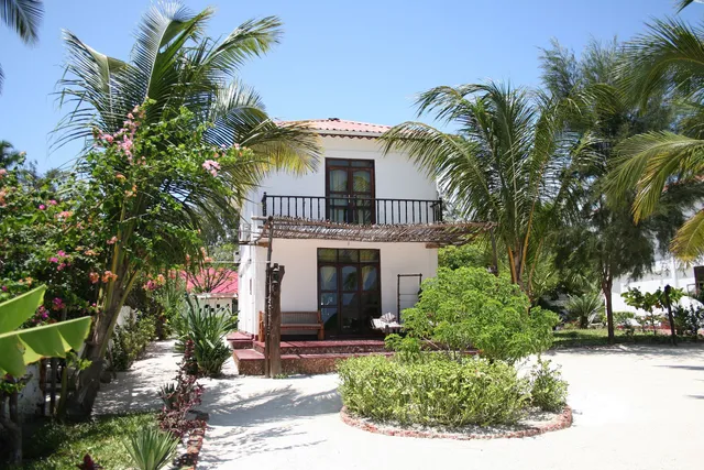 Moonshine Uroa Boutique Hotel