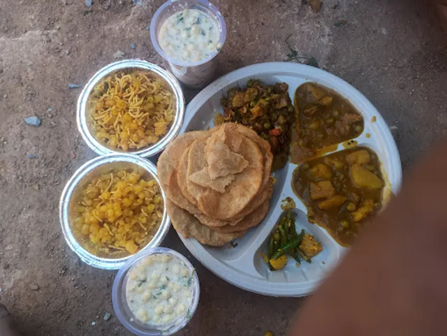 Raju Chat Bhandar - Fast Food Corner in Orchha