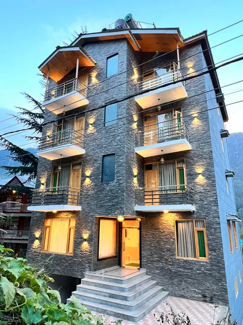 North Deodar Avenue, Manali