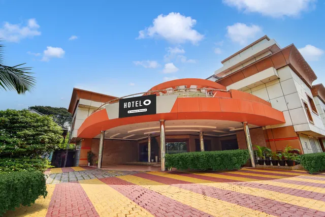 FabHotel Kangappadan Residency