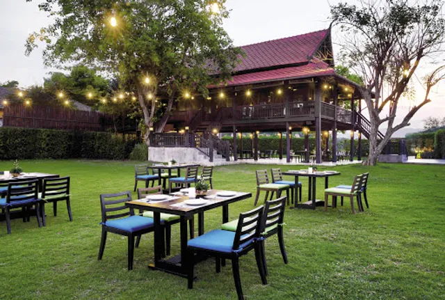 Baan Dum Oceanfront Seafood