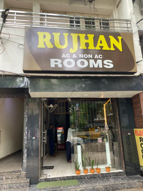 RUJHAN - Near to Golden Temple