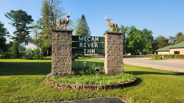Mecan River Inn