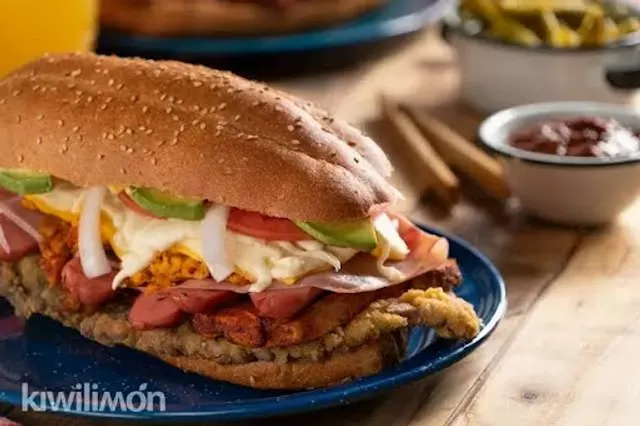 "Lonchería La Coyoacana"