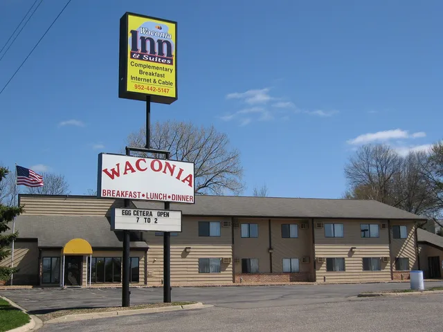 Waconia Inn & Suites