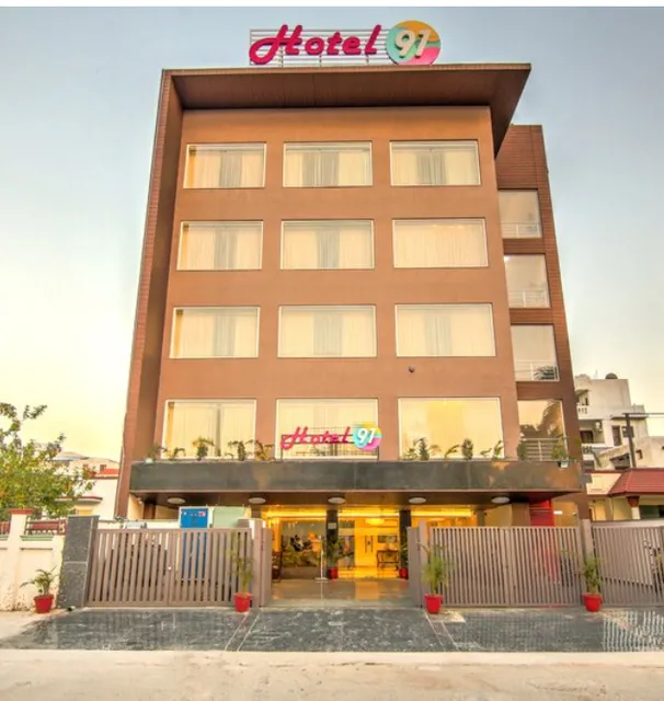 Hotel 91 Huda Premier