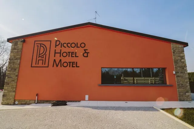 Piccolo Hotel Motel