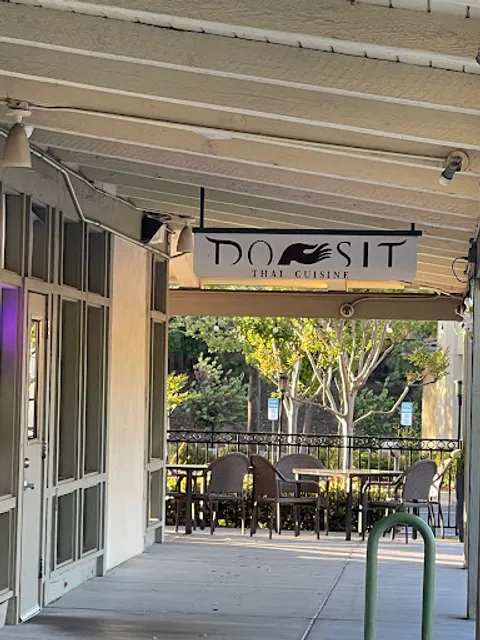 Do Sit Thai Cuisine