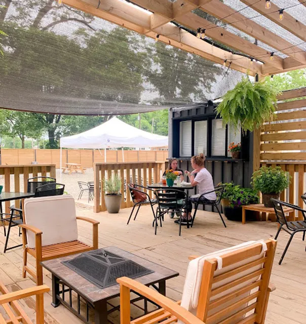 The Porch at Huntington Square Bar and Grill