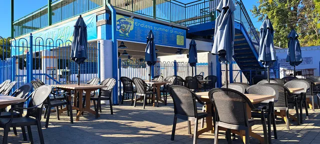 Froggy's at the Lake