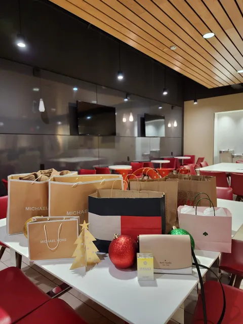 Shopper Services / TangerClub VIP Lounge