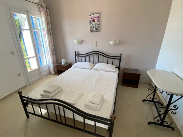 Gaitani studios plaka beach