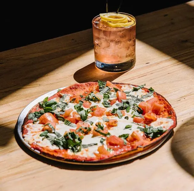 Spunto NYC Thin Crust Pizza