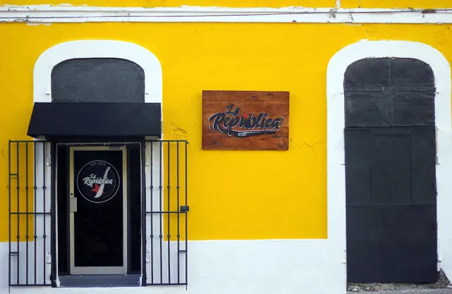 La República, Restaurant & Bar