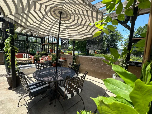 West Salem Art Hotel