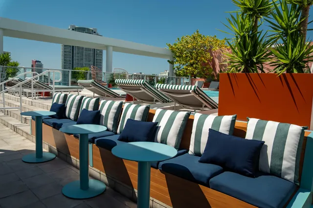 Vista Rooftop Bar and Lounge