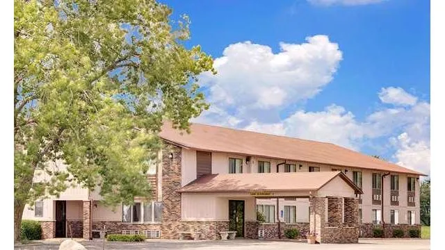 Super 8 by Wyndham Chariton