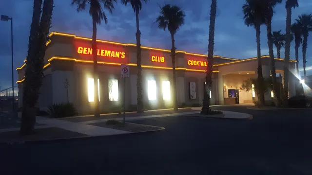 Babes Rockin' Sports Bar