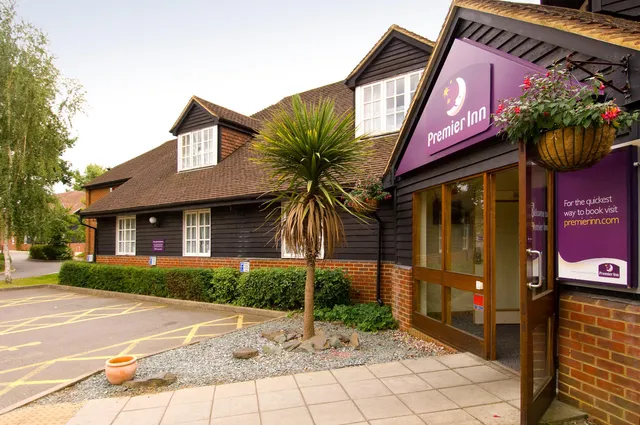 Premier Inn Woking West (A324) hotel