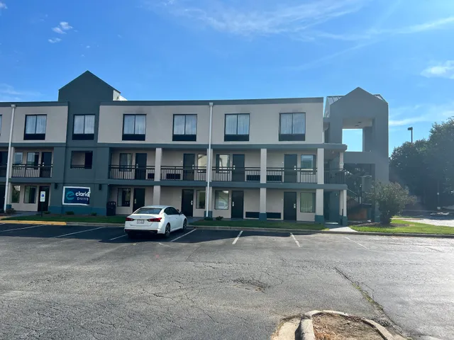 Clarion Pointe - Greensboro Coliseum Area
