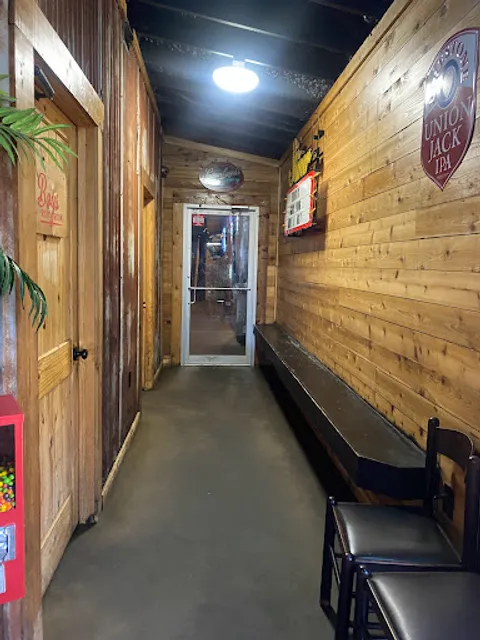 Maklemore's Ale-House & Bistro