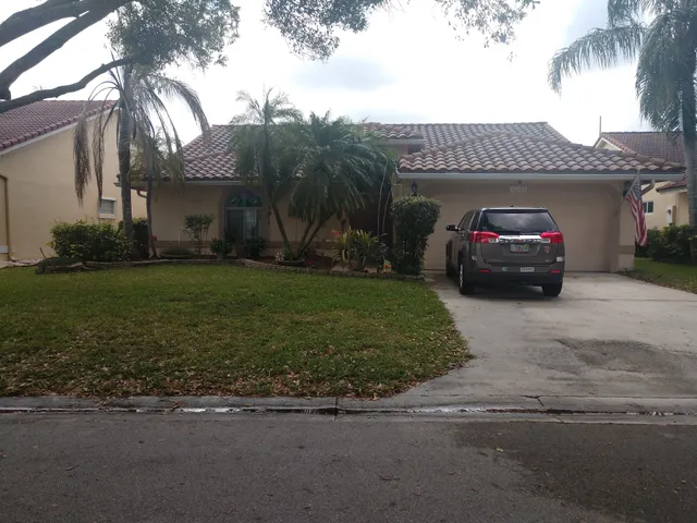 Kristine Zelazo, Realtor