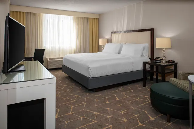 Holiday Inn & Suites Boston-Peabody by IHG