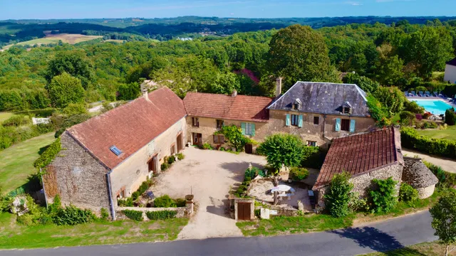 Gite La Vieille Ferme de la Doinie - Location Gite Dordogne Périgord Noir - Gîte grande capacité, avec piscine, proche Sarlat