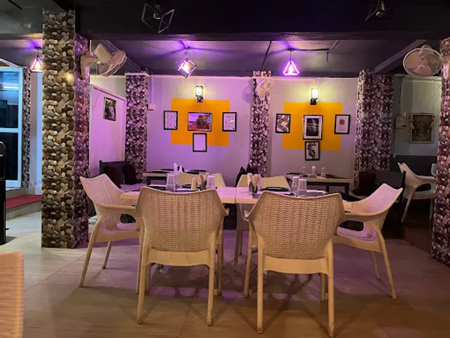 MOGAMBO Restaurant|Bar