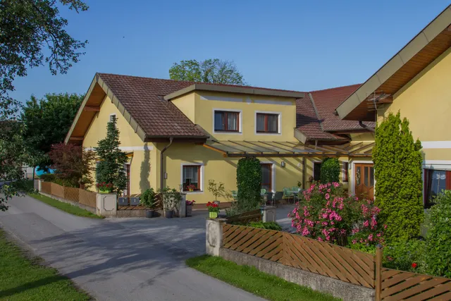 Privatzimmer & Ferienwohnungen Leeb